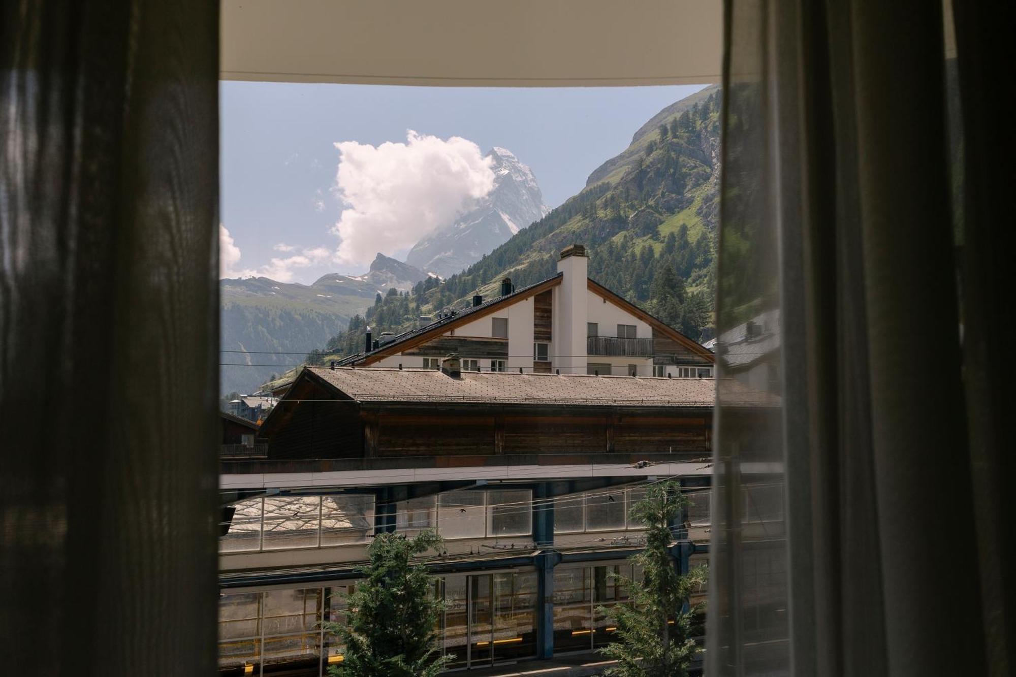 Schloss Zermatt - Cbd & Adaptogenic Spa And Sport Hotel Exterior photo