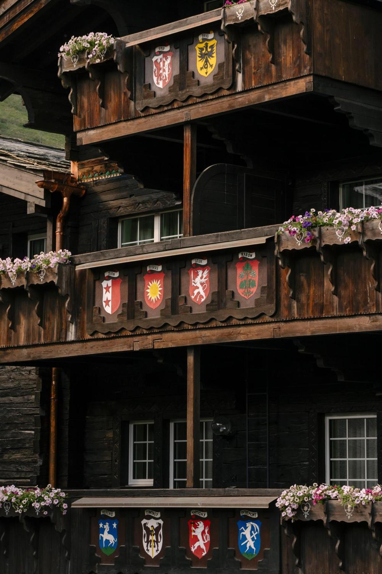 Schloss Zermatt - Cbd & Adaptogenic Spa And Sport Hotel Exterior photo